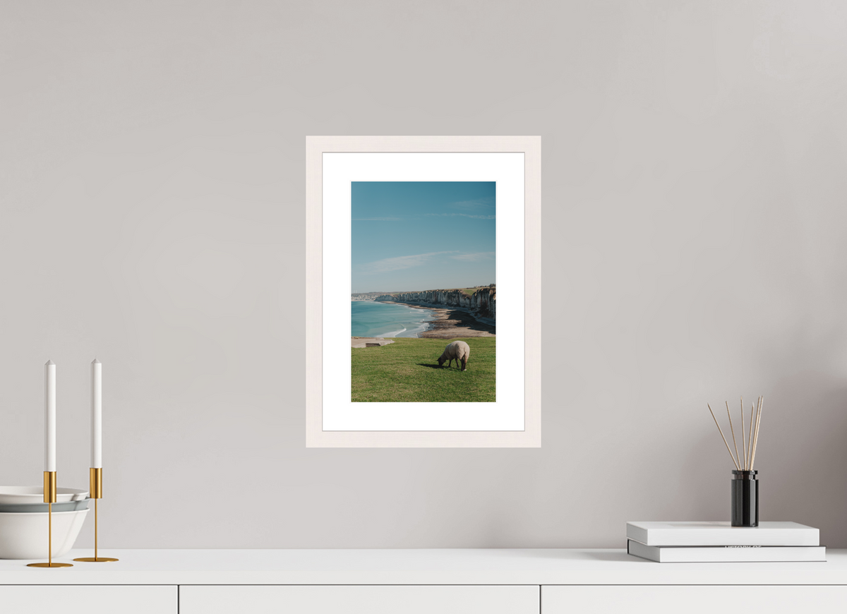 20 x 30 cm, cadre 4 blanc Mouton & Falaises normandes